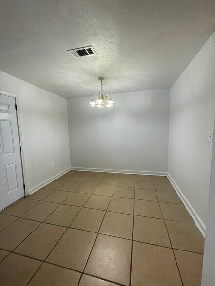 Building Photo - 824 Garvin St
