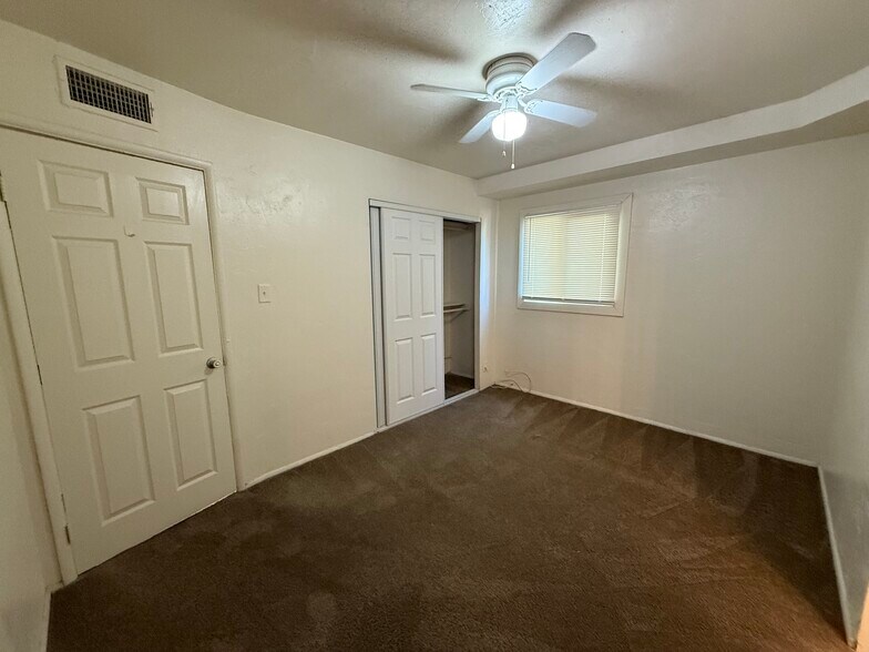 Building Photo - 1416 E Elm St