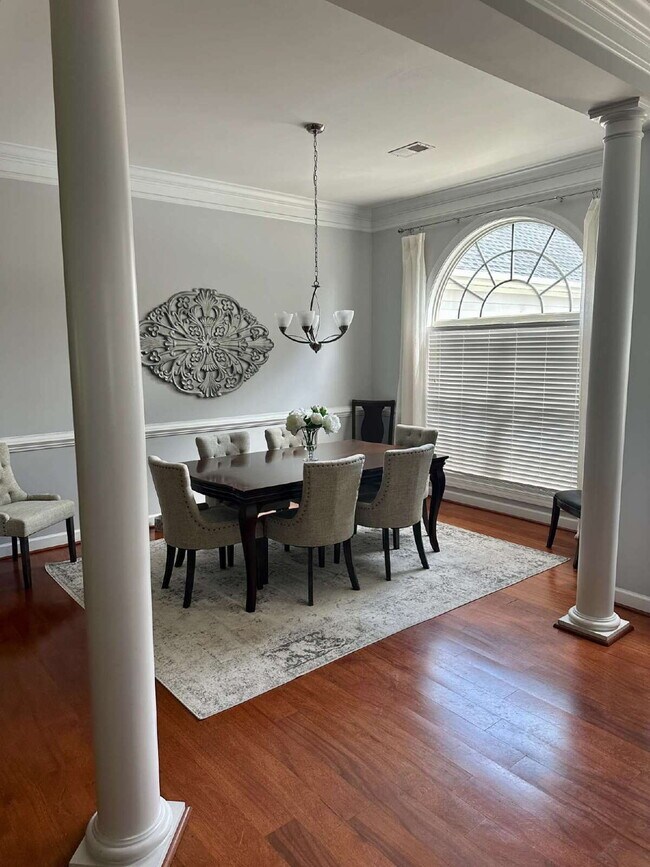 Building Photo - Beautiful 4-Bedroom Home in Desirable Baynard Park! | Hardwood Floors, Corian Countertops & Priva...