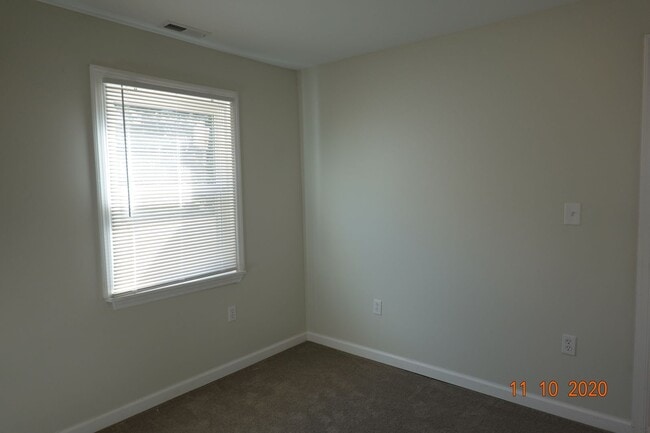 Building Photo - Completed Renovated Single Home for Rent i...