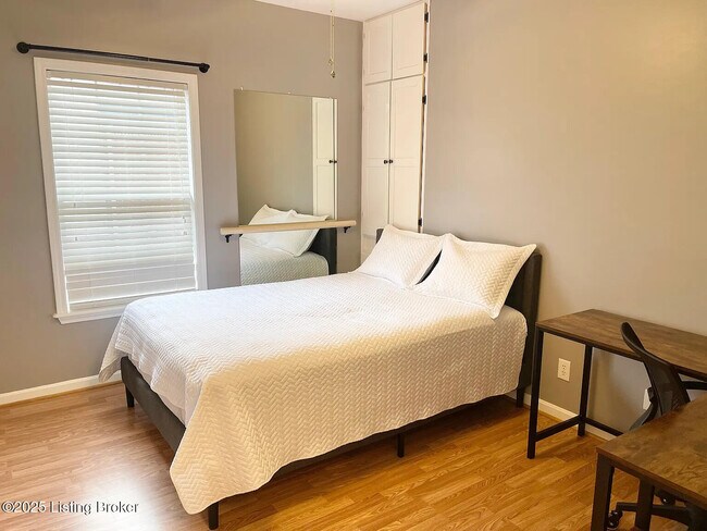 Building Photo - 1110 Westlynne Place