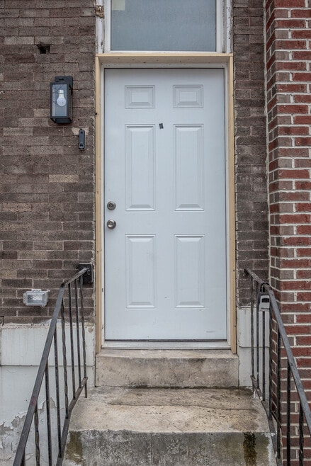 Building Photo - 719 E 20th St