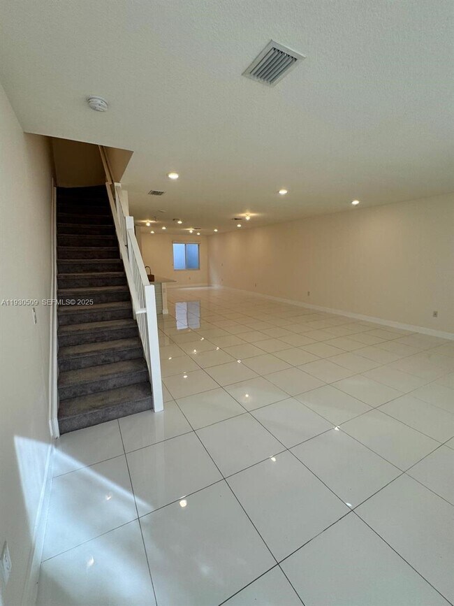 Building Photo - 10445 NW 66th St