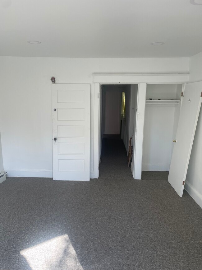 Building Photo - 236 Rosemont Ave