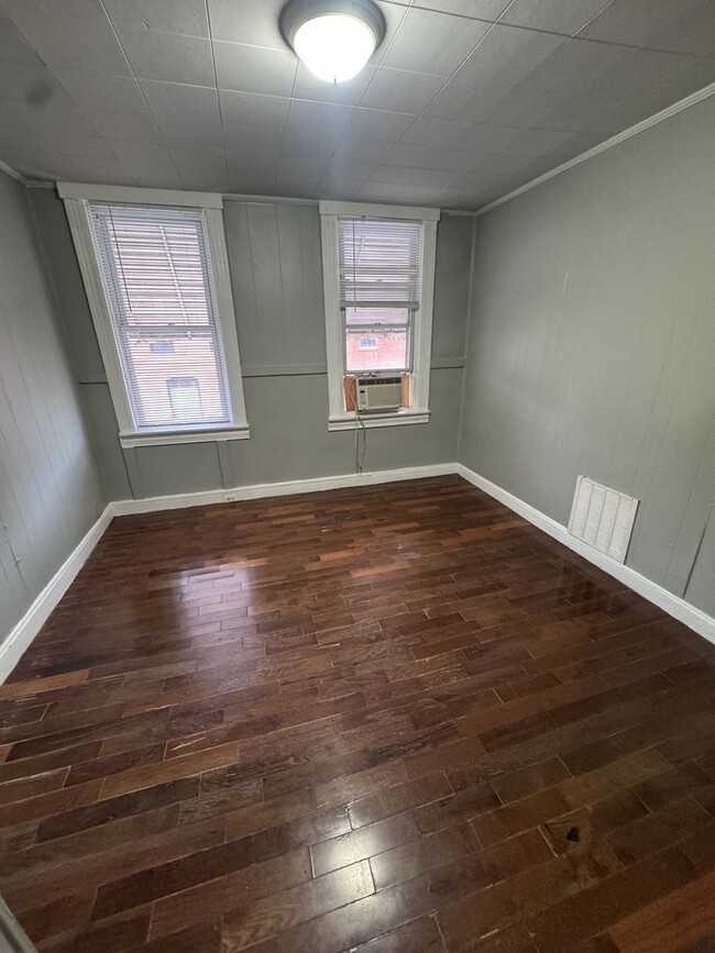 Building Photo - **AVAILABLE NOW** Desirable East Baltimore, Reasonably- Priced Town Home For Rent!