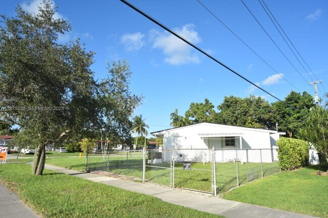 Building Photo - 18601 SW 97th Ct