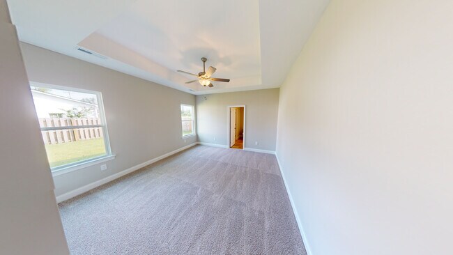 Building Photo - Midtown Oaks 12