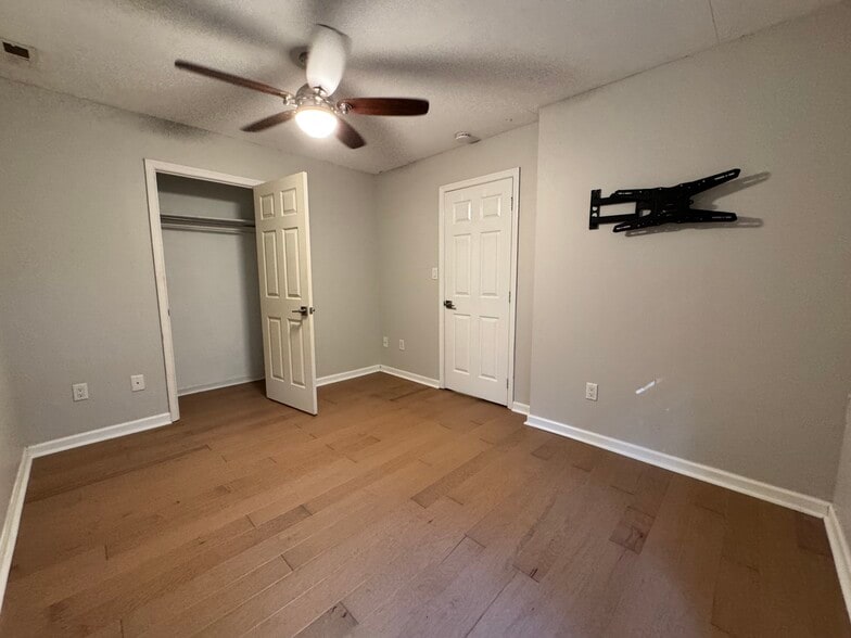 Building Photo - 104 Hamlin Dr