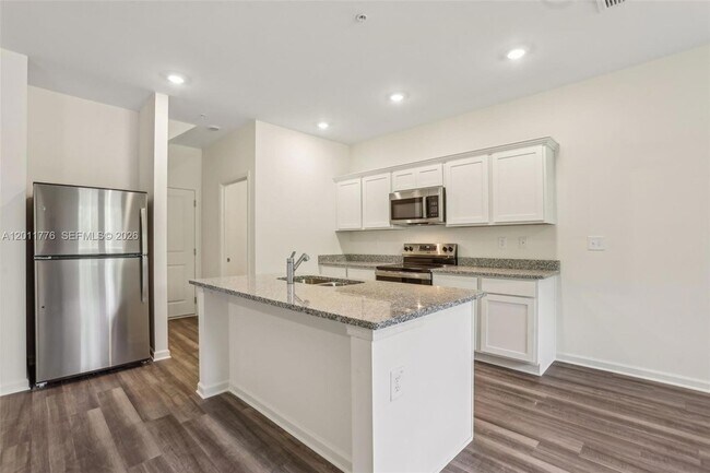 Building Photo - 2571 Grey Hawk Dr