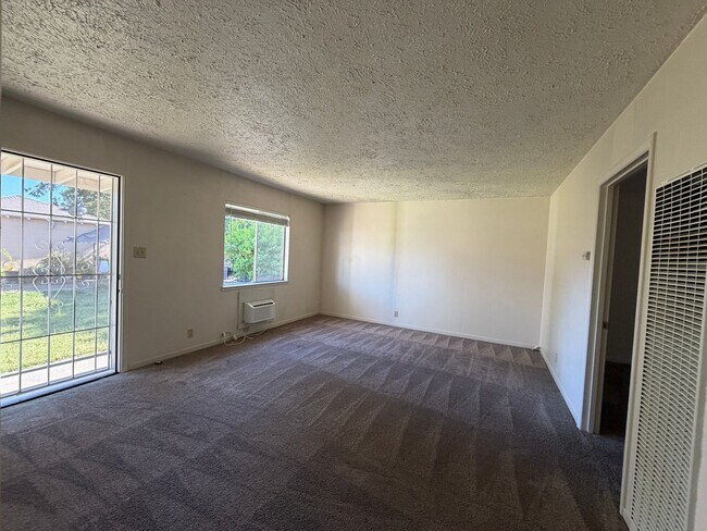 Building Photo - 1061 E Monte Vista Ave