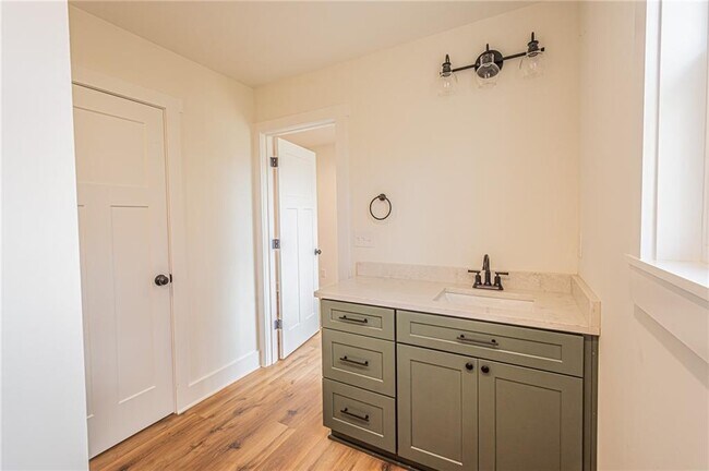 Building Photo - 635 Cane Creek Valley Rd