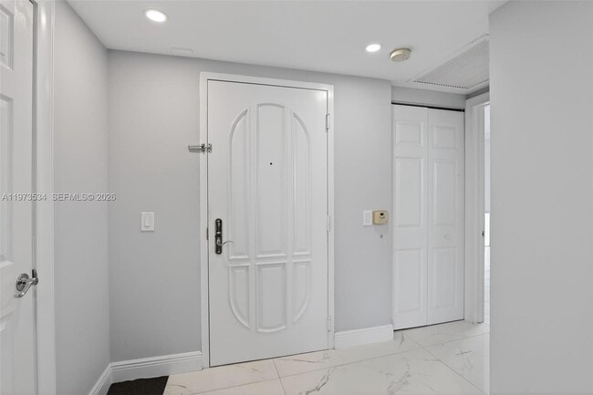 Building Photo - 3370 Hidden Bay Dr