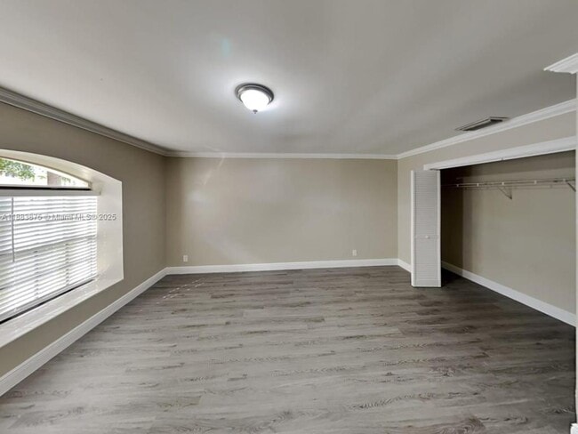 Building Photo - 512 NW 38th Terrace