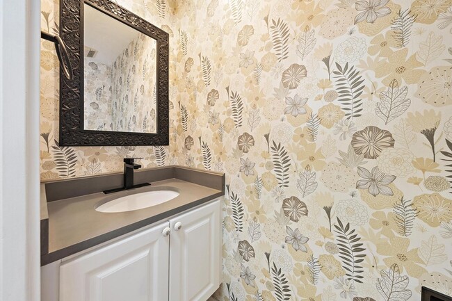 Building Photo - 136 Ashley Ct