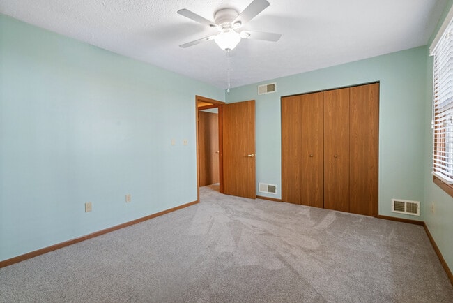 Building Photo - 702 Dehaven Ct
