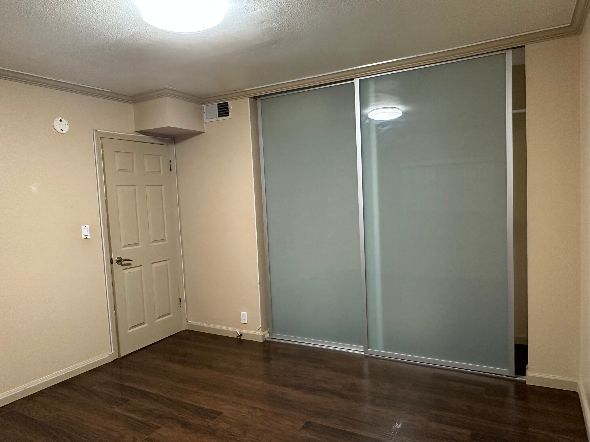 Second Bed - 4358 Mammoth Ave