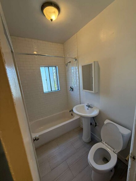 Building Photo - 3950 W 8th St