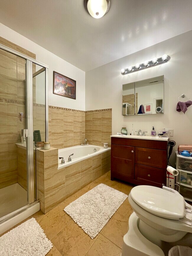 Building Photo - 2620 W Armitage Ave