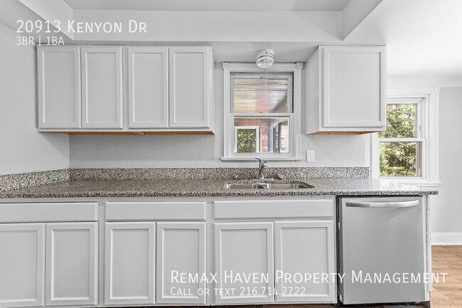 Building Photo - 20913 Kenyon Dr, Maple Hts - Spacious, Jus...