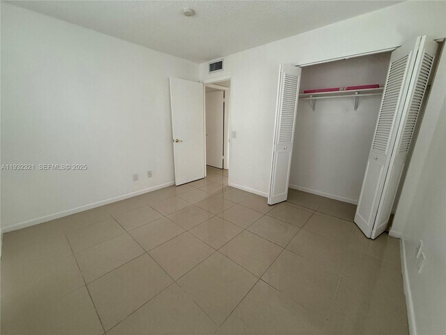 Building Photo - 2431 SW 82nd Ave