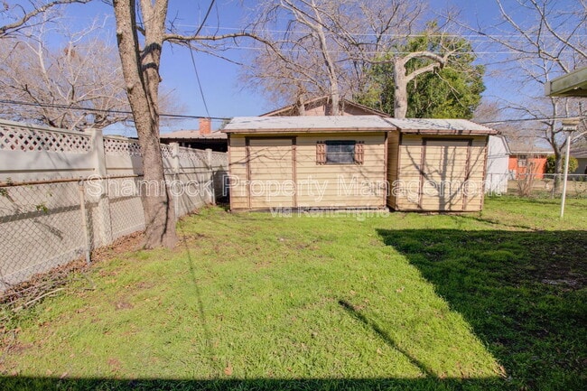 Building Photo - 315 Estates Dr