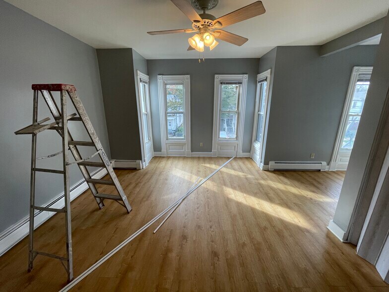 Building Photo - 327 Greenwich Ave