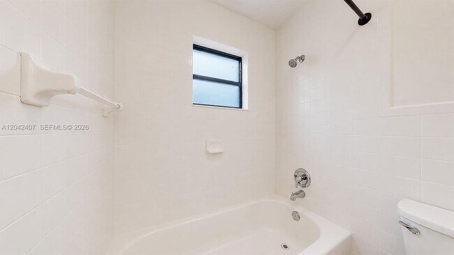 Building Photo - 1670 W 42nd St