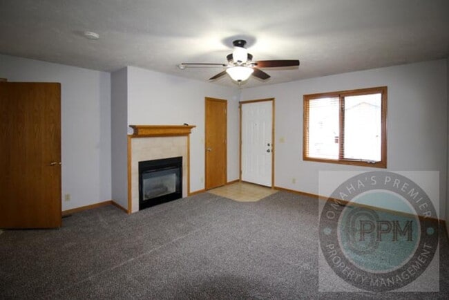 Building Photo - Comfortable 2 Bedroom/ 2 Bathroom/ 2 Car D...
