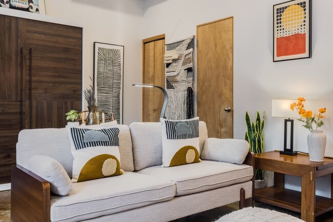 Building Photo - 877 Silver Ave SW