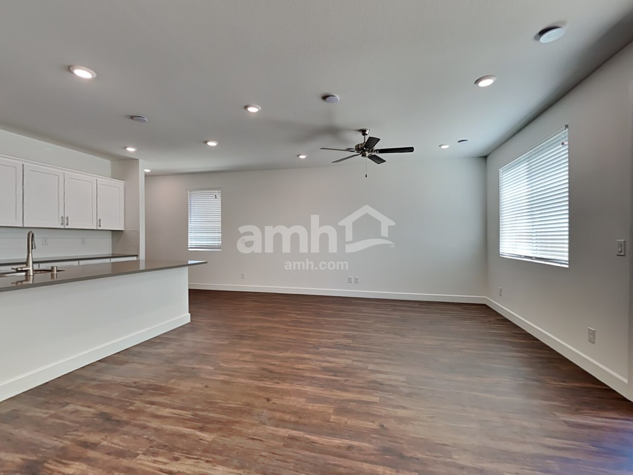 Building Photo - 10413 Medusita St