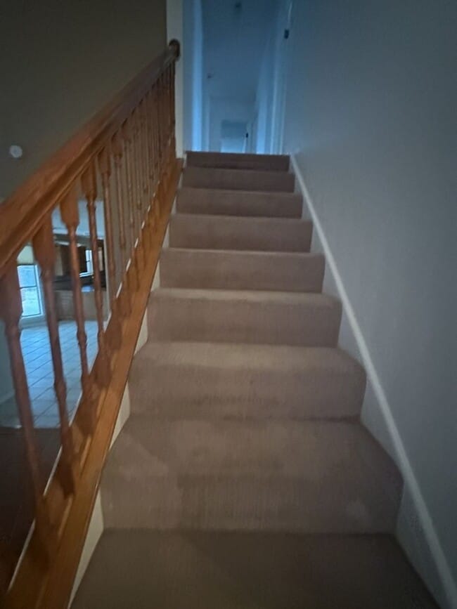 Building Photo - AVAILABLE NOW!!