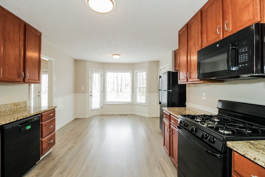 Building Photo - 300 Sterling Dr