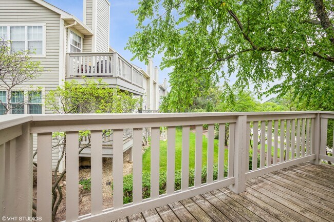 Building Photo - 583 W Parkside Dr