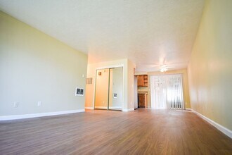 Building Photo - 27-12695-12699