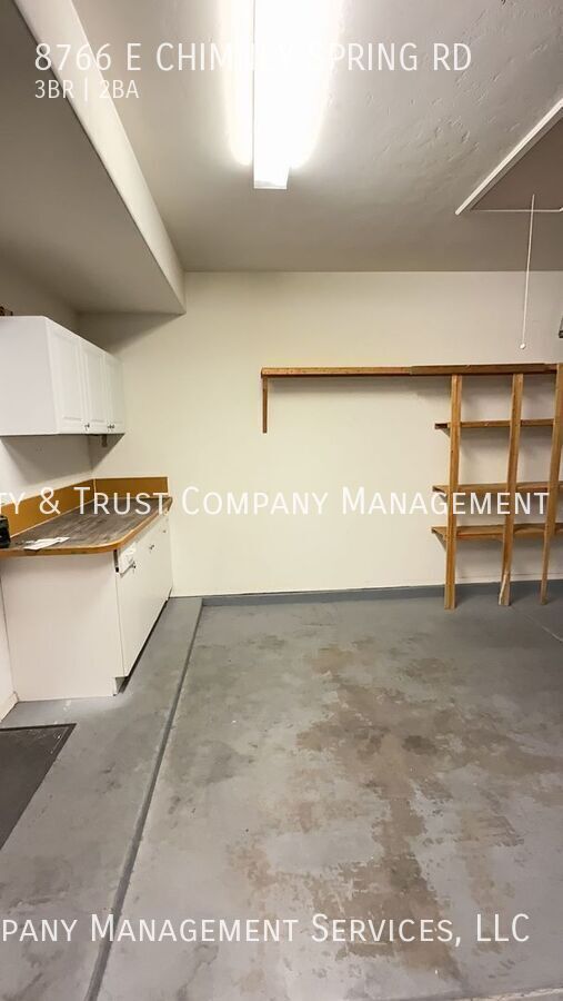 Building Photo - 8766 E Chimney Spring Dr