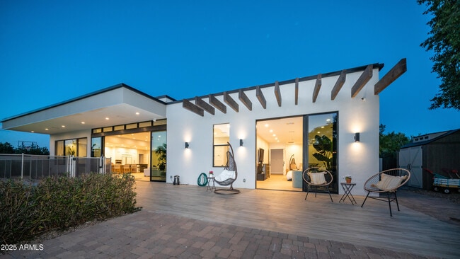 Building Photo - 7417 E Paradise Dr