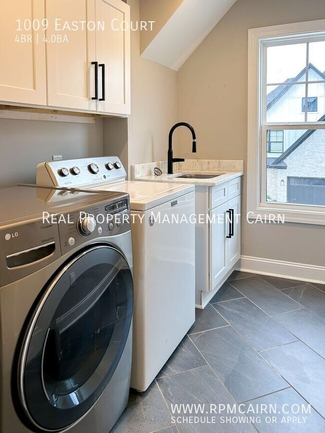 Building Photo - 1009 Easton Ct
