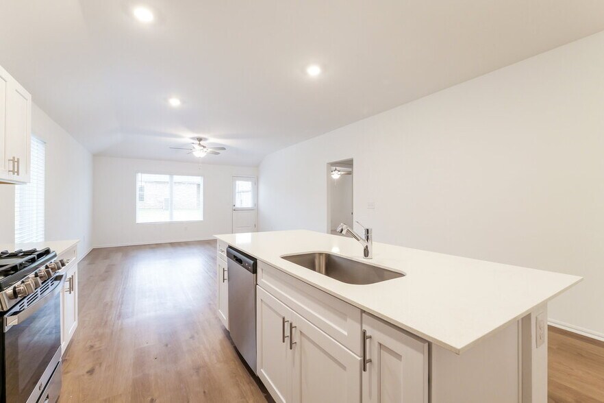 Building Photo - 10049 Appaloosa Ln