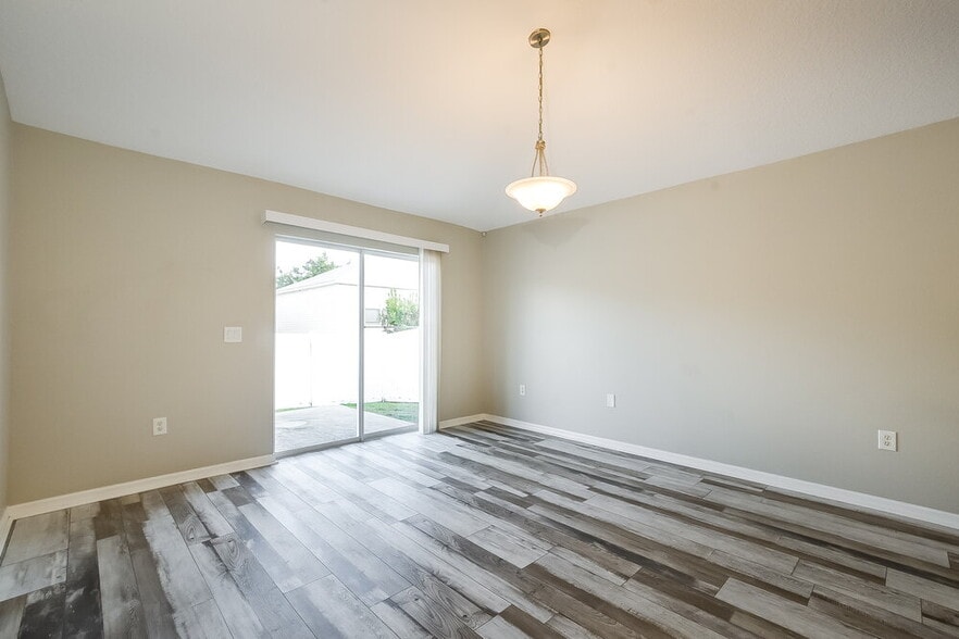 Building Photo - 2114 Nicollett Way