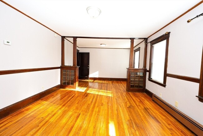 Building Photo - 65 Clifford St