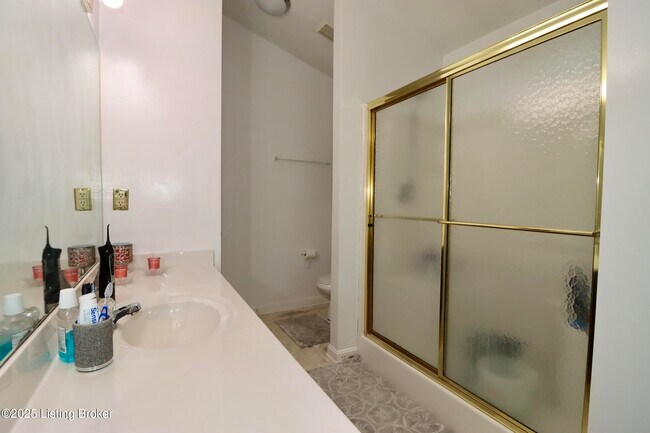 Building Photo - 9509 Hunters Trail Ct