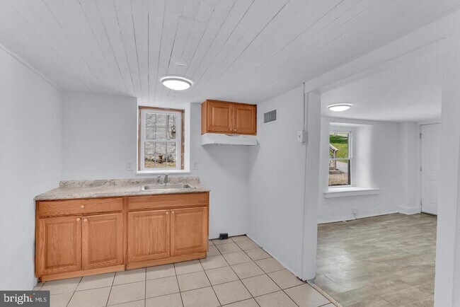 Building Photo - 58 Irish Ln