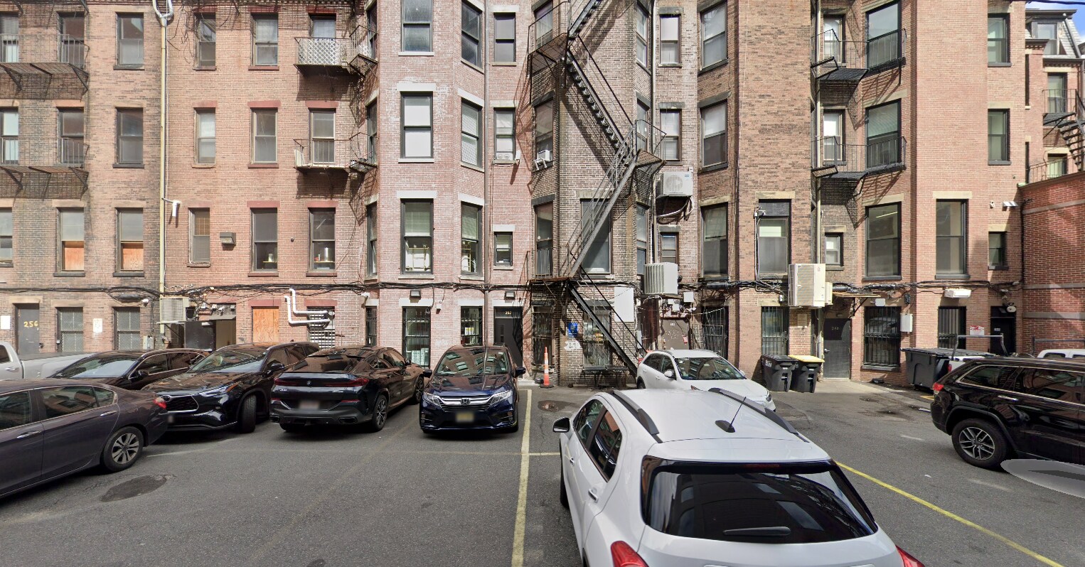 Building Photo - 250 Newbury St