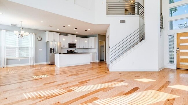 Building Photo - 2215 Capulet St