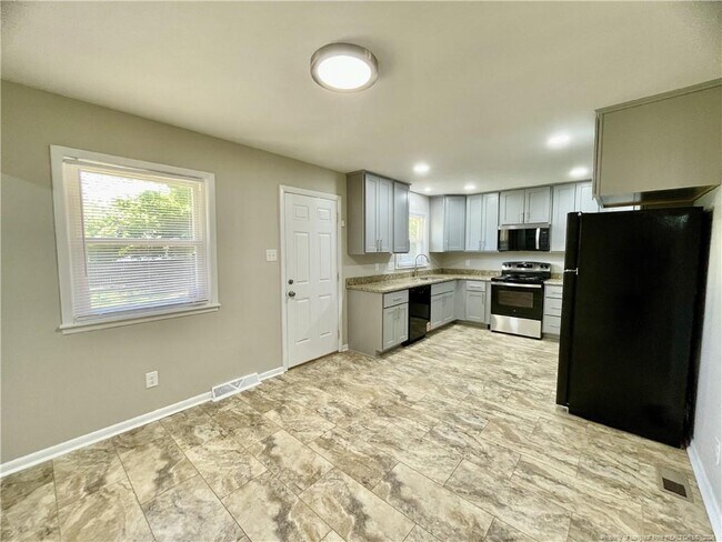 Building Photo - 6005 Blairmore Pl
