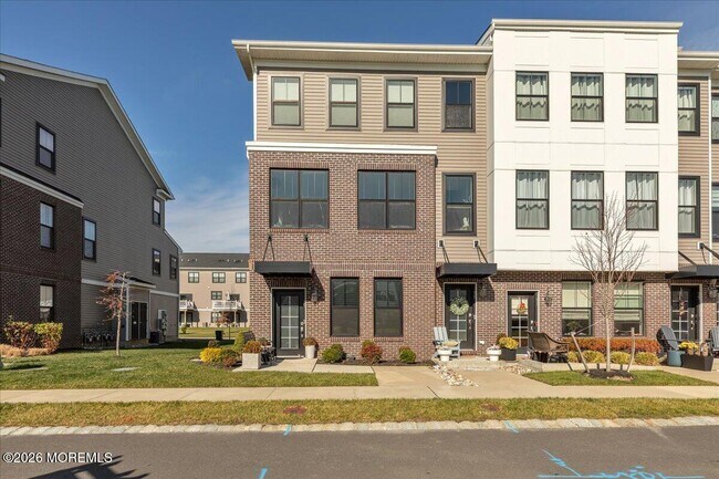 Building Photo - 29 Midway Rd N