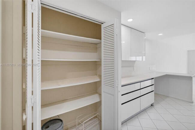 Building Photo - 600 Grapetree Dr