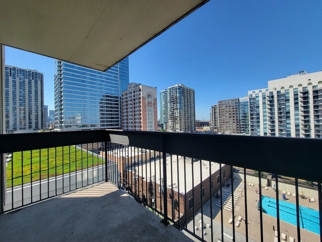 Building Photo - 1255 N Sandburg Terrace