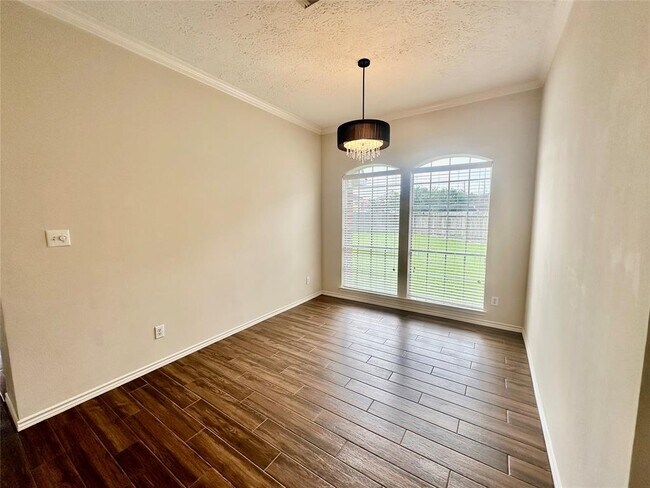 Building Photo - 5035 Chappel Hill Dr