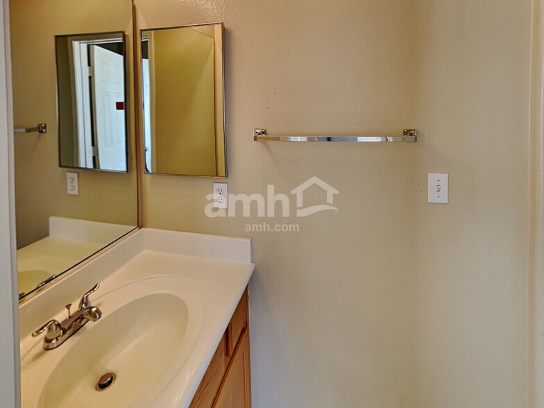 Building Photo - 9342 Aventurine Ct